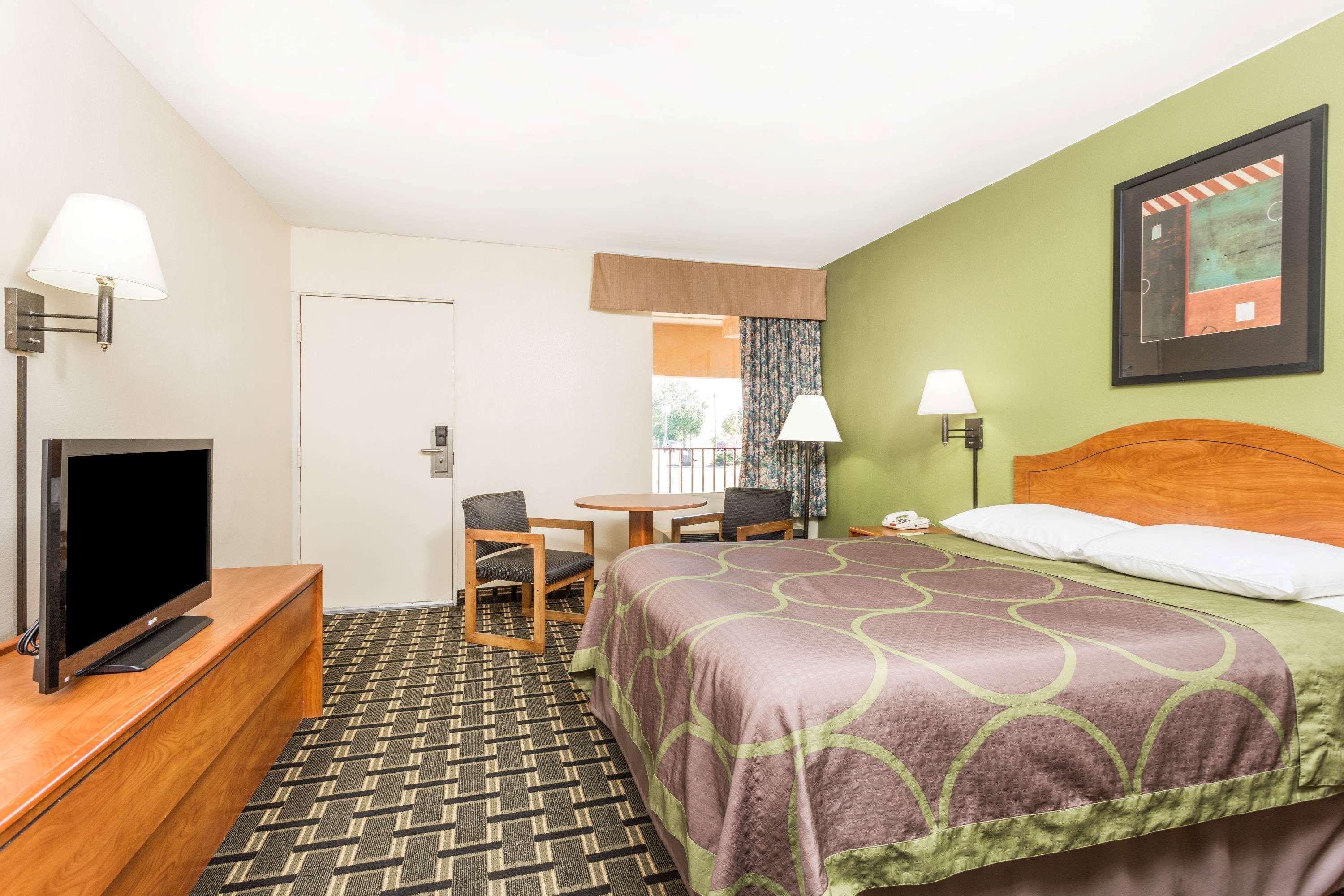 6 Forsyth, Ga Tift College Hotel 2*