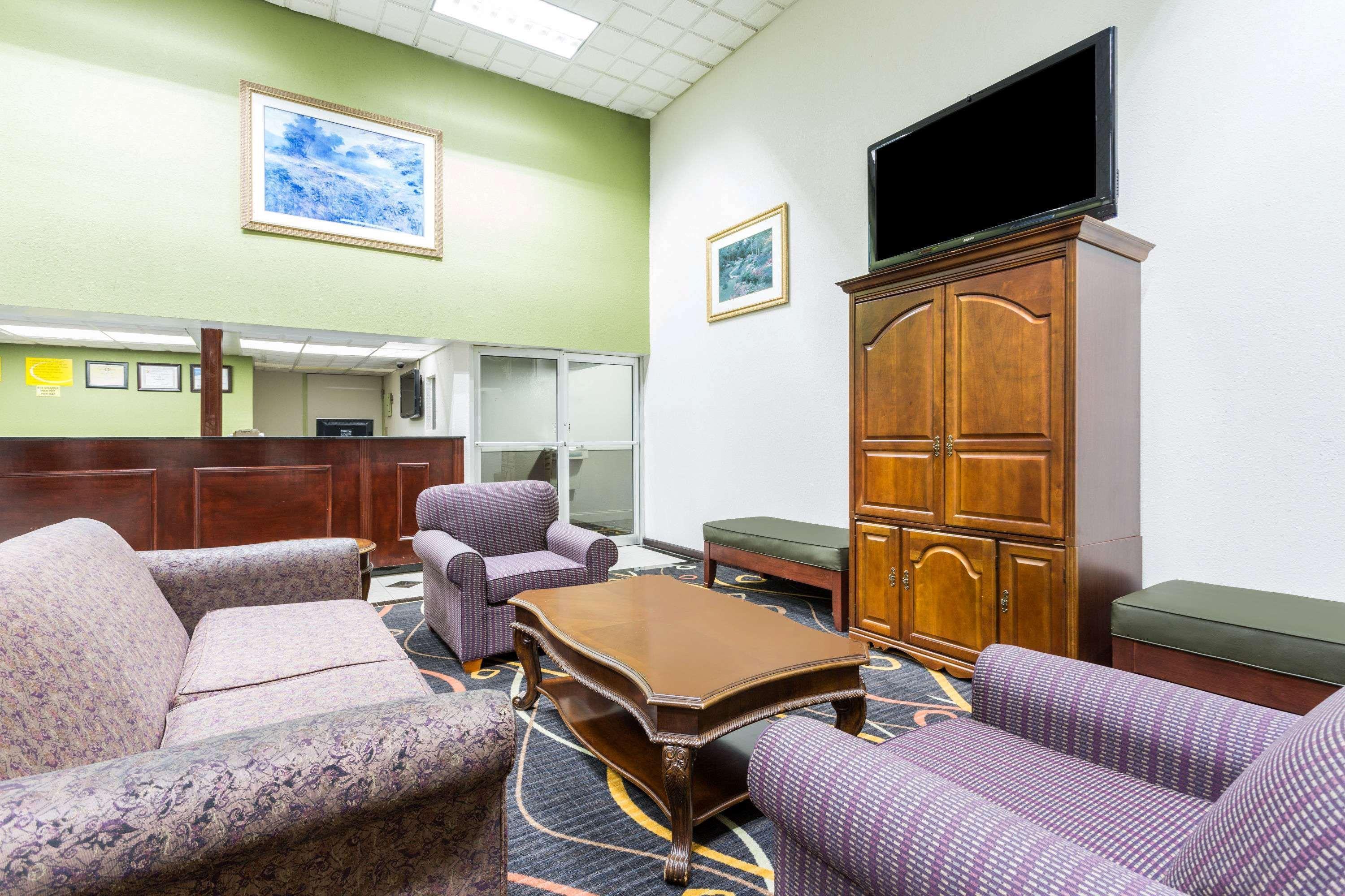 6 Forsyth, Ga Tift College Hotel 2*