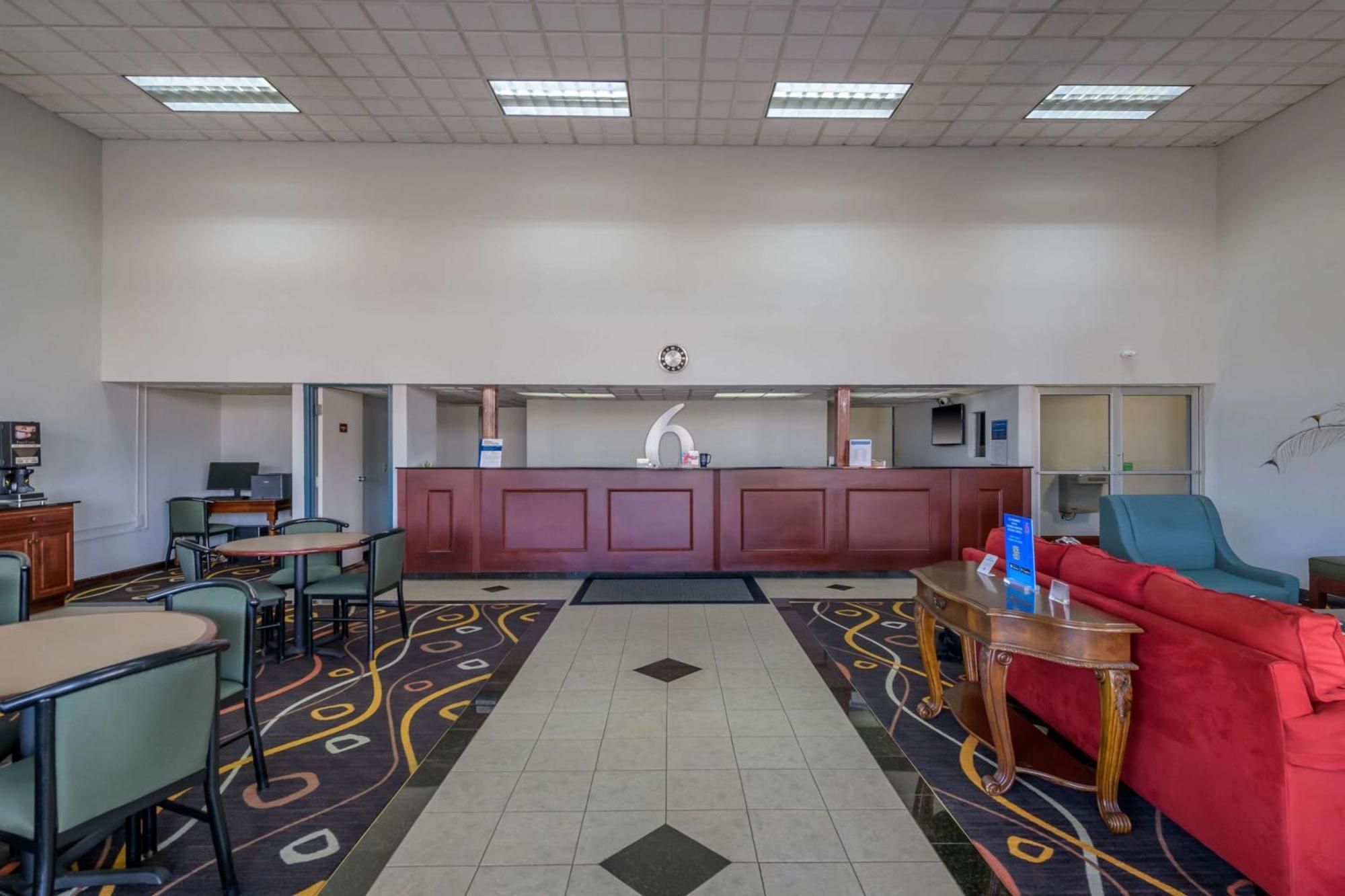 Hotel 6 Forsyth, Ga Tift College