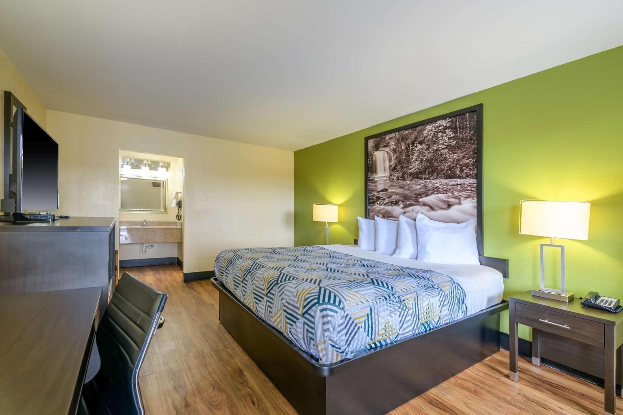 6 Forsyth, Ga Tift College Hotel